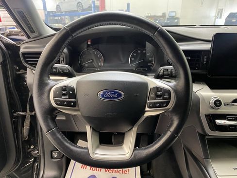 Used 2022 Ford Explorer XLT image 17