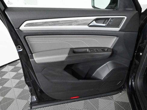 Certified 2023 Volkswagen Atlas Cross Sport SE FWD image 16
