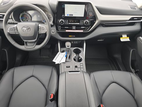 New 2026 Toyota Highlander XLE image 8