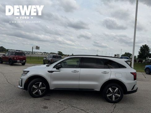 Used 2022 Kia Sorento EX w/ Panoramic Sunroof Package FWD image 5