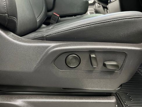 Used 2025 GMC Sierra 1500 SLT image 27