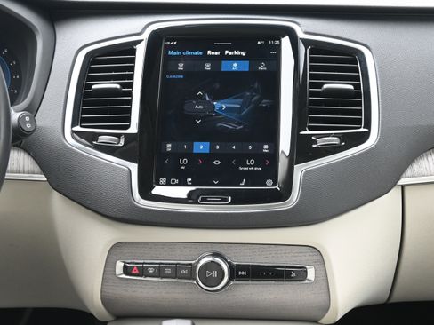 Used 2024 Volvo XC90 B6 Plus AWD/4WD image 31