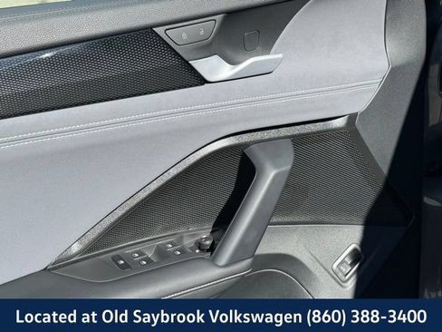 Certified 2025 Volkswagen Tiguan SE AWD/4WD image 33
