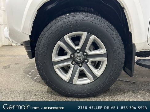 Used 2017 Toyota Tacoma Limited image 12