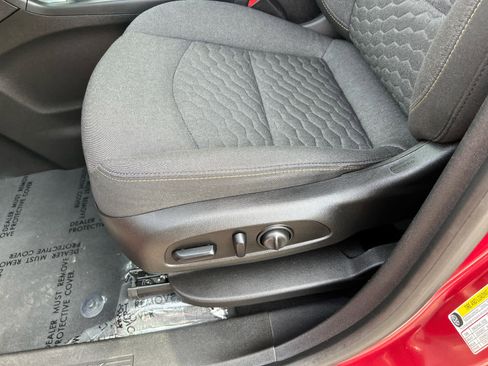 Used 2018 Chevrolet Equinox LT image 11