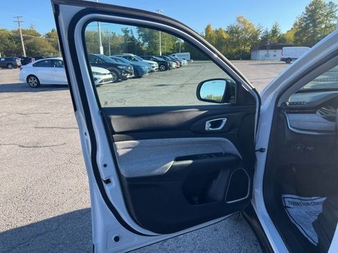 Used 2022 Jeep Compass Latitude image 17