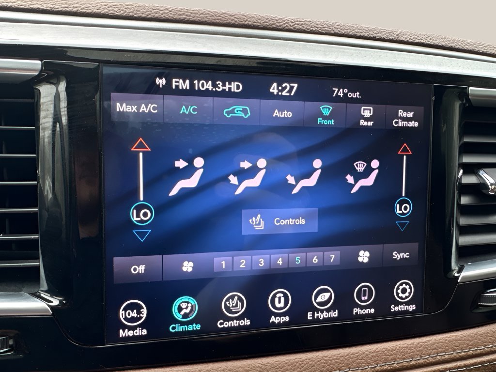 Used 2020 Chrysler Pacifica Limited w/ Advanced Safetytec Group FWD image 31