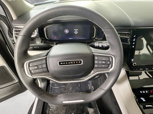Used 2022 Jeep Wagoneer Series III w/ Flexible Seating Group image 11