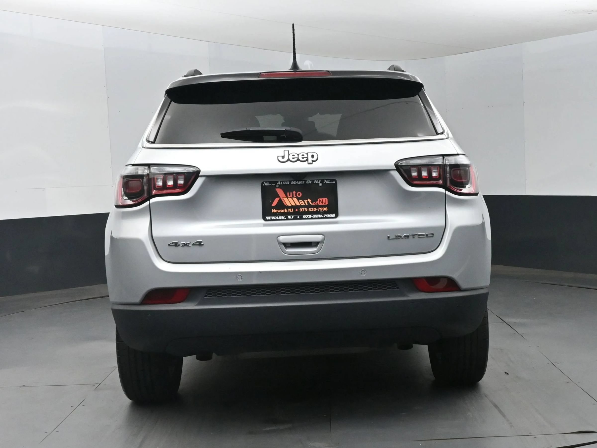 Used 2025 Jeep Compass Limited AWD/4WD image 8