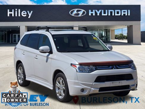 Used 2014 Mitsubishi Outlander SE FWD image 2