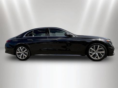 Certified 2025 Mercedes-Benz E 350 4MATIC Sedan w/ MBUS Superscreen Package image 4