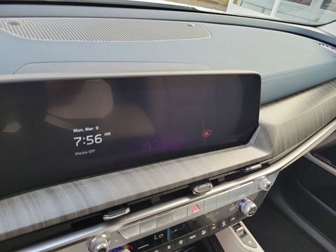 Used 2025 Kia Telluride EX image 19