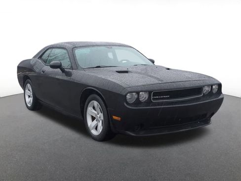 Used 2014 Dodge Challenger SXT image 8