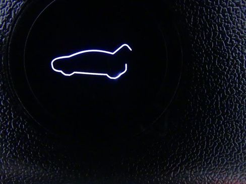 Used 2023 Tesla Model Y Long Range image 28