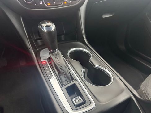 Used 2018 Chevrolet Equinox LT image 25