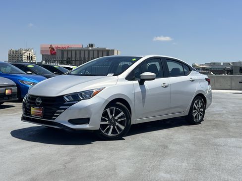 Used 2023 Nissan Versa SV FWD image 2