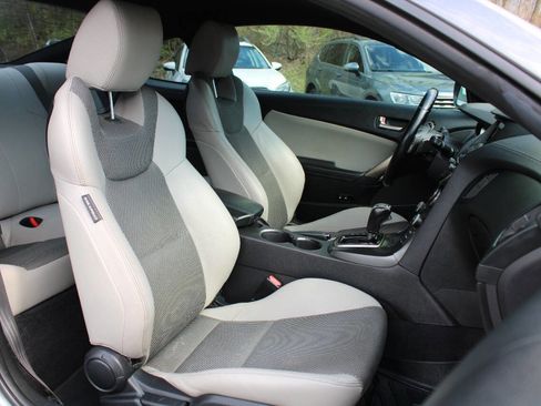 Used 2015 Hyundai Genesis 3.8 RWD image 28