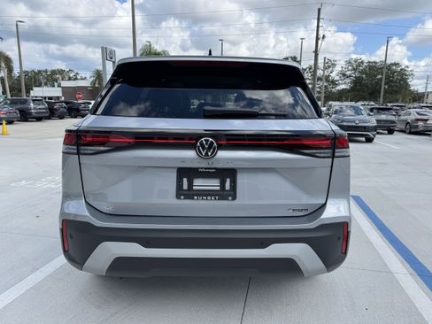 New 2025 Volkswagen Tiguan SE image 4