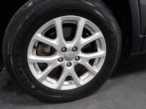 Used 2017 Jeep Cherokee Latitude w/ Safety/Convenience Group image 26