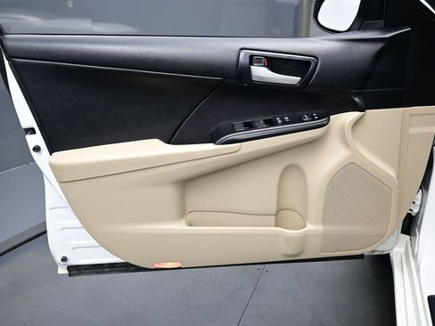 Used 2014 Toyota Camry LE FWD image 9