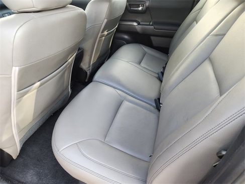 Used 2021 Toyota Tacoma TRD Off-Road w/ Technology Package image 20