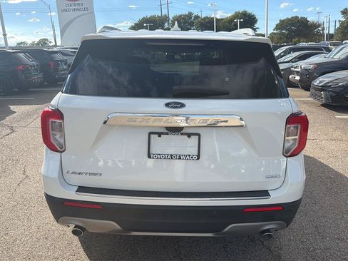 Used 2020 Ford Explorer Limited RWD image 4