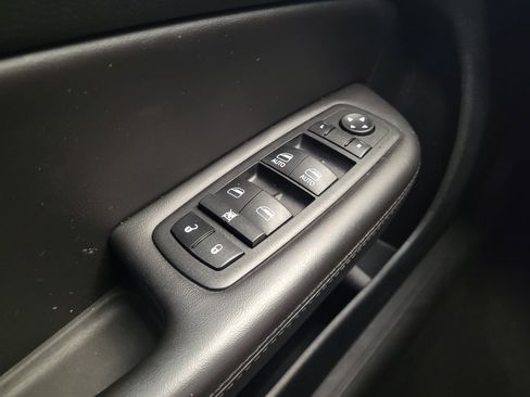 Used 2016 Chrysler 200 Limited Platinum image 27