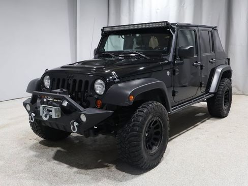 Used 2013 Jeep Wrangler Unlimited Sahara image 8