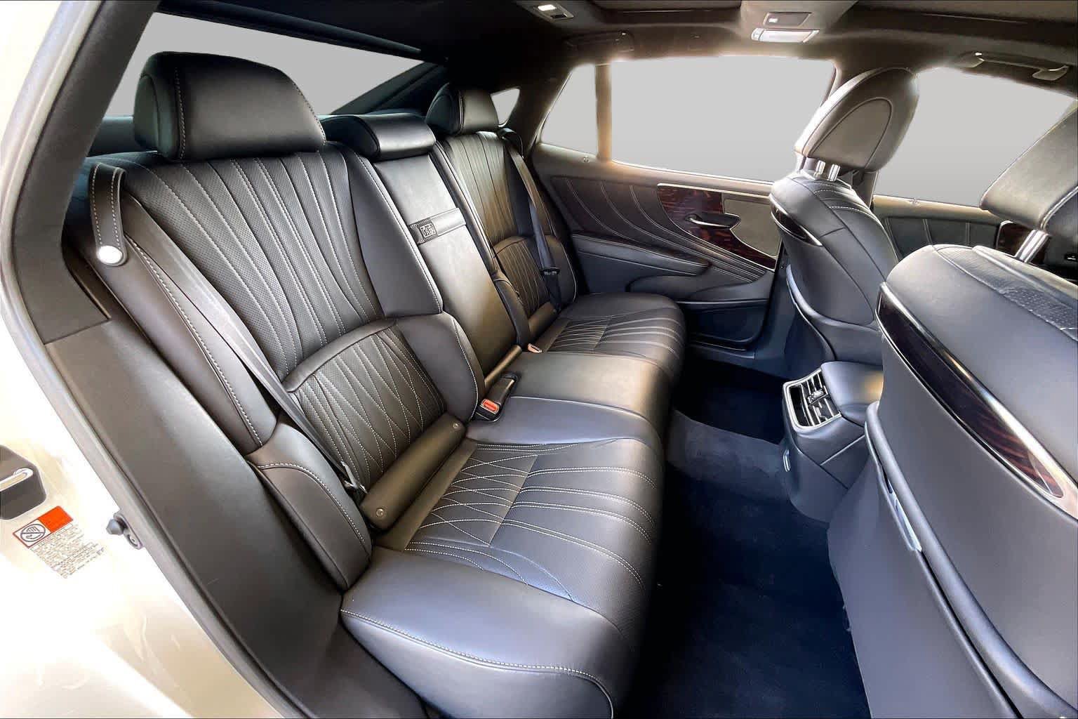 Used 2022 Lexus LS 500 w/ Interior Upgrade Package RWD image 17