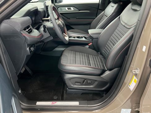 Used 2026 Ford Explorer ST-Line w/ ST-Line Street Pack AWD/4WD image 17