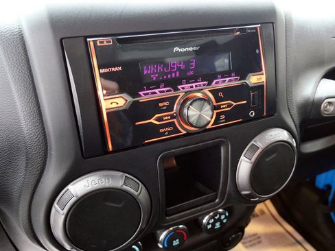 Used 2018 Jeep Wrangler Sport image 23