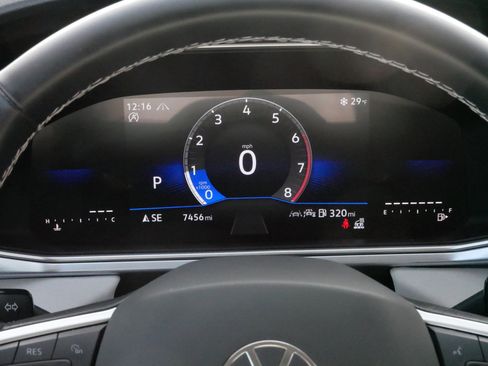 Used 2025 Volkswagen Taos SE image 21