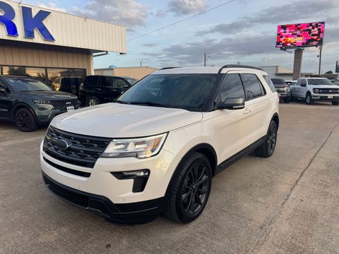 Used 2018 Ford Explorer XLT w/ Equipment Group 202A image 1