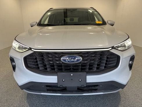 Used 2025 Ford Escape Platinum AWD/4WD image 2