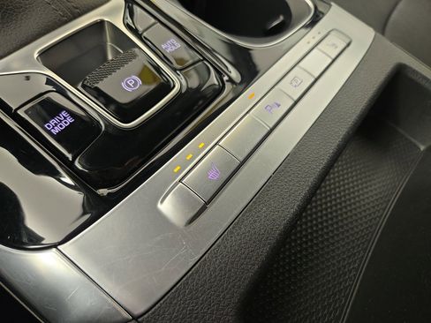 Used 2024 Kia Carnival EX image 29