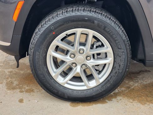 New 2025 Jeep Grand Cherokee L Laredo image 11