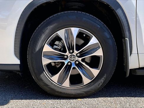 Used 2021 Toyota Highlander XLE image 31