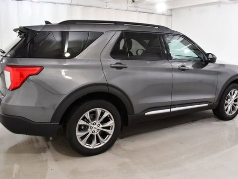 Used 2022 Ford Explorer XLT w/ Equipment Group 202A AWD/4WD image 11