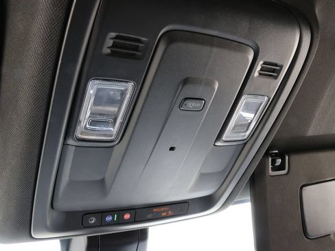 Used 2022 GMC Yukon XL SLE w/ Gmc Pro Safety Plus Package AWD/4WD image 24
