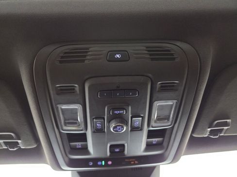 Used 2021 Cadillac Escalade Premium Luxury image 21