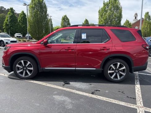 Used 2025 Honda Pilot Touring image 12