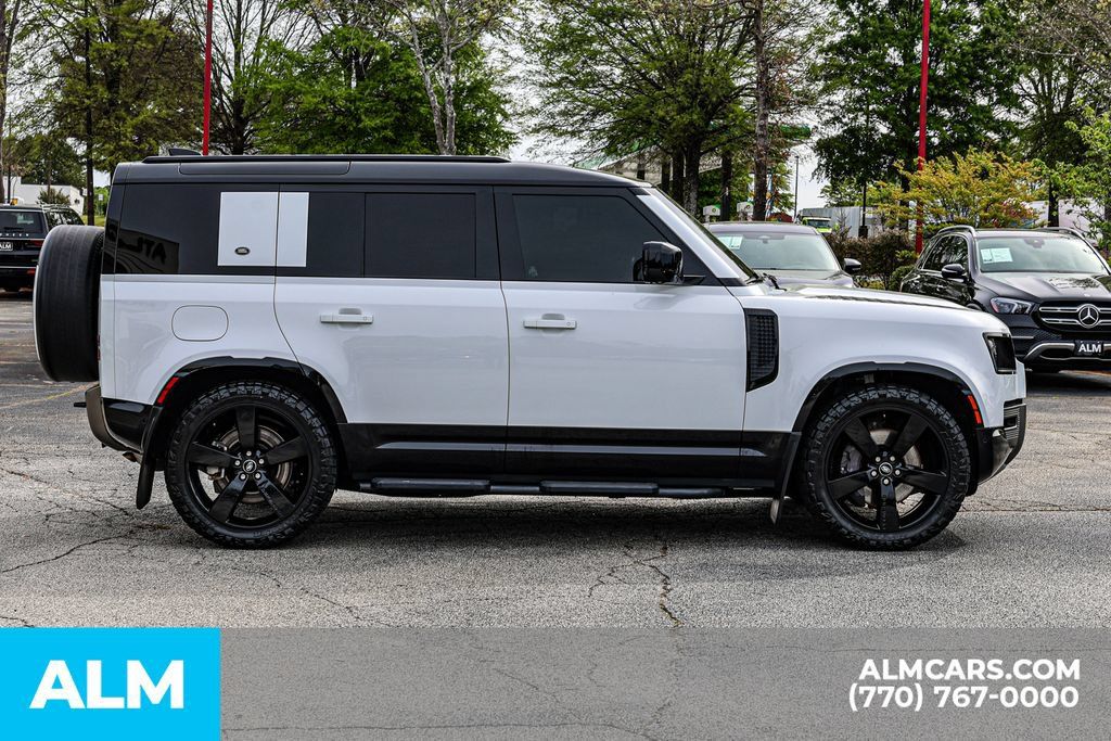 Used 2022 Land Rover Defender 110 X-Dynamic SE AWD/4WD image 9