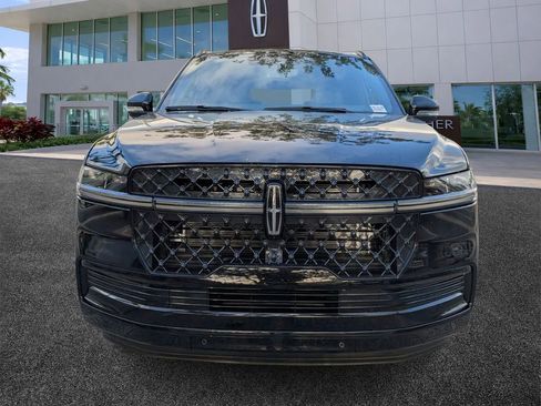 New 2026 Lincoln Navigator L Reserve AWD/4WD image 2
