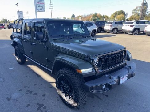 Used 2024 Jeep Gladiator Sport image 4