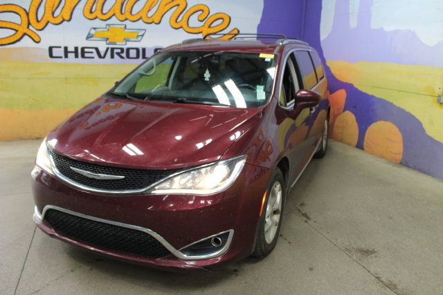 Used 2017 Chrysler Pacifica Touring-L Plus w/ Tire & Wheel Group FWD image 4