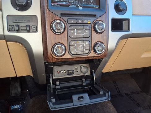 Used 2014 Ford F150 Lariat w/ Lariat Chrome Package image 17