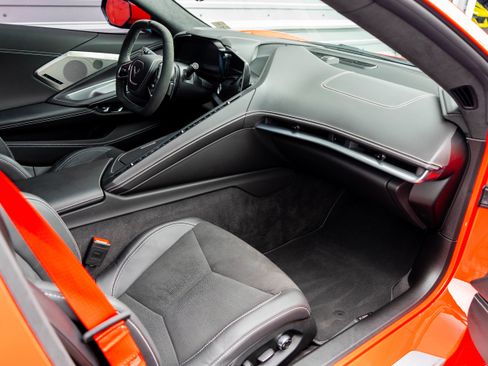 Used 2024 Chevrolet Corvette Stingray Premium Cpe w/ Z51 Performance Package RWD image 29