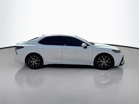 Used 2022 Toyota Camry SE FWD image 8
