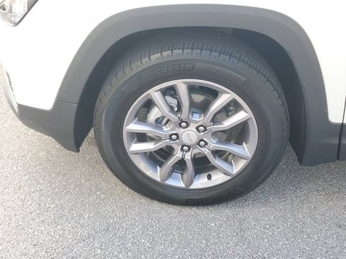 Certified 2023 GMC Terrain SLT w/ Infotainment Package II AWD/4WD image 11