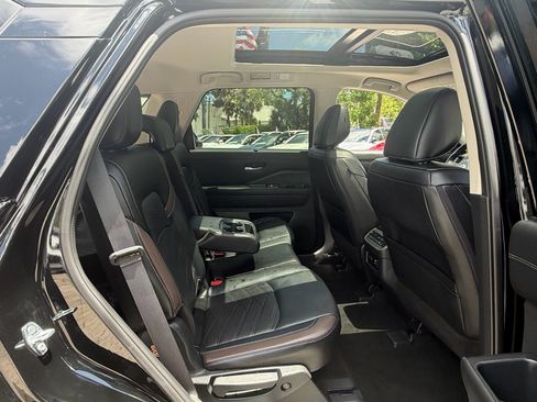 Used 2025 Nissan Pathfinder Platinum w/ Cargo Package FWD image 18
